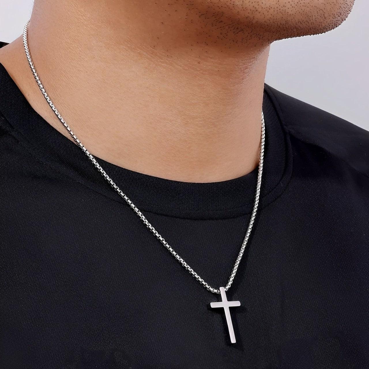 Cordão de Aço Inoxidável com Pingente de Cruz